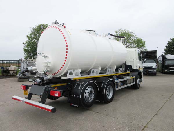 REF 54 - 2023 Volvo 3000 gallon vacuum tanker for sale